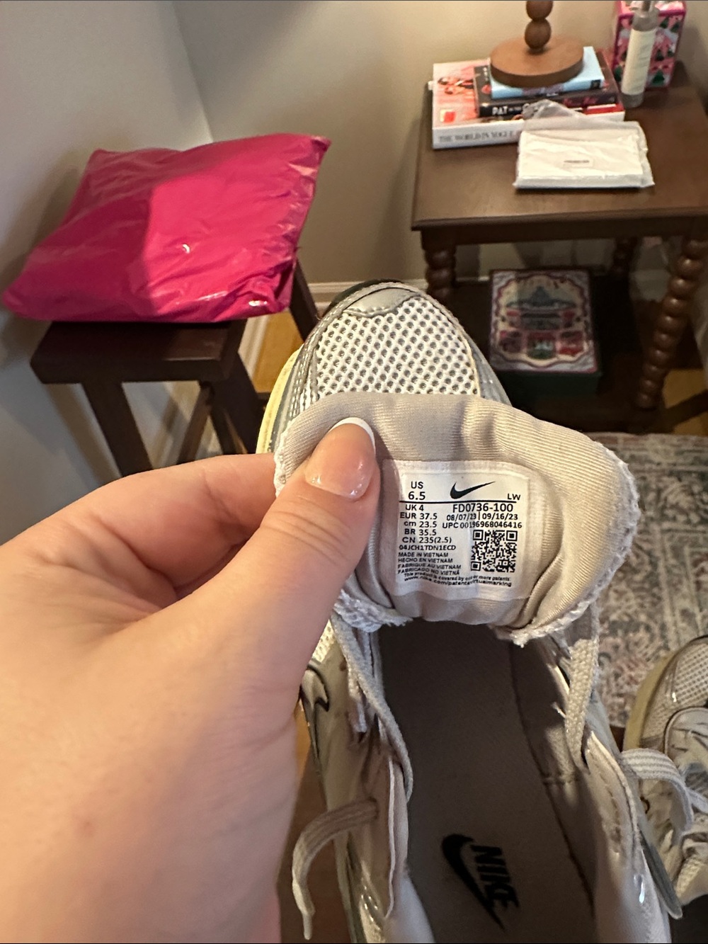 Nike V2K Runner - Picture 8 of 8